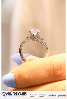 YAN KOLLARI TAŞLI TEKTAŞ YÜZÜK 14 AYAR A026814 YAN KOLLARI TAŞLI TEKTAŞ YÜZÜK 14 AYAR A026814