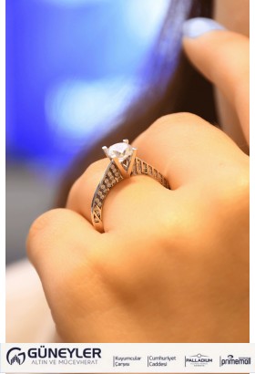 YAN KOLLARI TAŞLI TEKTAŞ YÜZÜK 14 AYAR A026814 YAN KOLLARI TAŞLI TEKTAŞ YÜZÜK 14 AYAR A026814