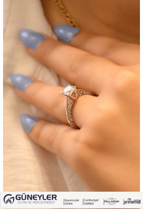 YAN KOLLARI TAŞLI TEKTAŞ YÜZÜK 14 AYAR A026814 YAN KOLLARI TAŞLI TEKTAŞ YÜZÜK 14 AYAR A026814