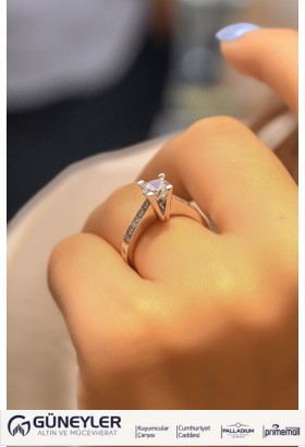 YAN KOLLARI TAŞLI TEKTAŞ YÜZÜK 14 AYAR A026801