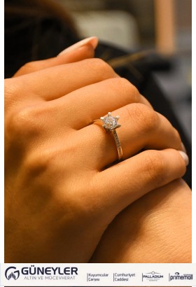 YAN KOLLARI TAŞLI TEKTAŞ YÜZÜK 14 AYAR AT02471 YAN KOLLARI TAŞLI TEKTAŞ YÜZÜK 14 AYAR AT02471