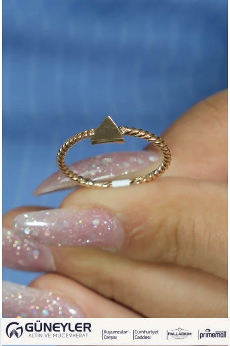 ÜÇGEN MODEL YÜZÜK 14 AYAR AT02136 ÜÇGEN MODEL YÜZÜK 14 AYAR AT02136