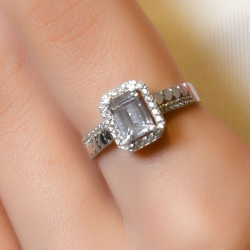 YAN KOLLARI TAŞLI KALPLİ BAGET YÜZÜK 14 AYAR A066145