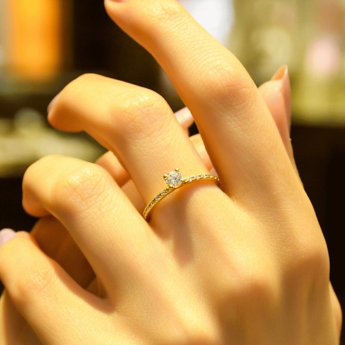 YAN KOLLARI TAŞLI TEKTAŞ YÜZÜK 22 AYAR A049329 YAN KOLLARI TAŞLI TEKTAŞ YÜZÜK 22 AYAR A049329