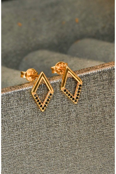 SİYAH TAŞLI KÜPE 14 AYAR A034749 SİYAH TAŞLI KÜPE 14 AYAR A034749