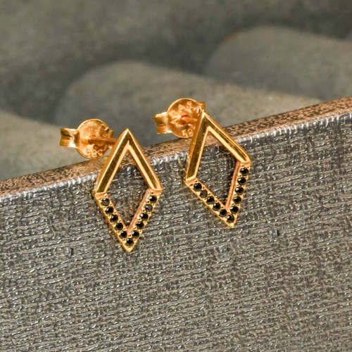 SİYAH TAŞLI KÜPE 14 AYAR A034749 SİYAH TAŞLI KÜPE 14 AYAR A034749