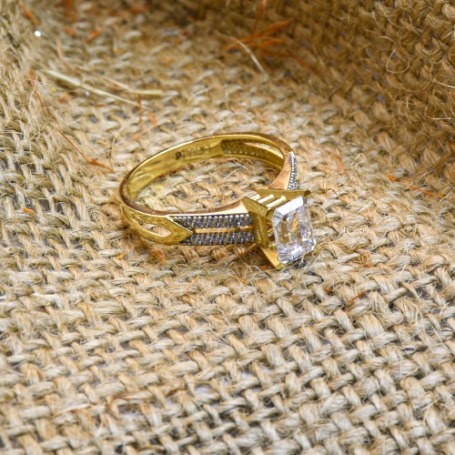 TEKTAŞ YÜZÜK 14 AYAR A035931 TEKTAŞ YÜZÜK 14 AYAR A035931