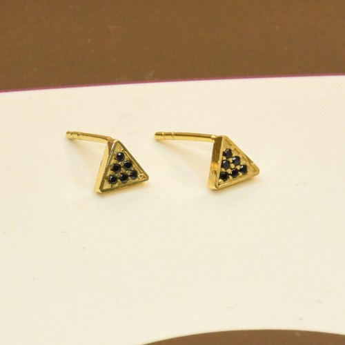 SİYAH TAŞLI ÜÇGEN KÜPE 14 AYAR A047625 SİYAH TAŞLI ÜÇGEN KÜPE 14 AYAR A047625