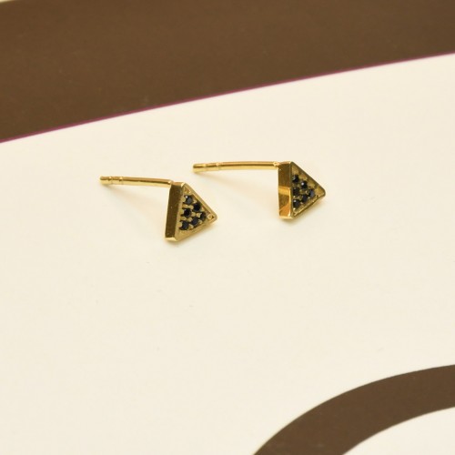 SİYAH TAŞLI ÜÇGEN KÜPE 14 AYAR A047625 SİYAH TAŞLI ÜÇGEN KÜPE 14 AYAR A047625