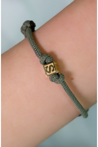 S HARF İPLİ KÜP BİLEKLİK AT06138 S HARF İPLİ KÜP BİLEKLİK AT06138