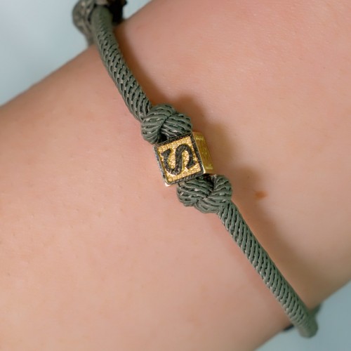 S HARF İPLİ KÜP BİLEKLİK AT06138 S HARF İPLİ KÜP BİLEKLİK AT06138