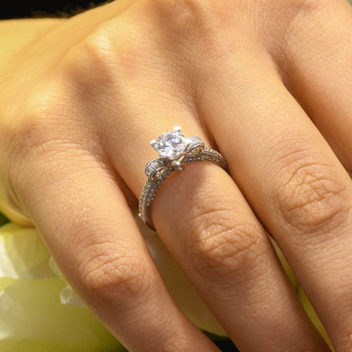 YAN KOLLARI TAŞLI TEKTAŞ YÜZÜK 14 AYAR A026792 YAN KOLLARI TAŞLI TEKTAŞ YÜZÜK 14 AYAR A026792