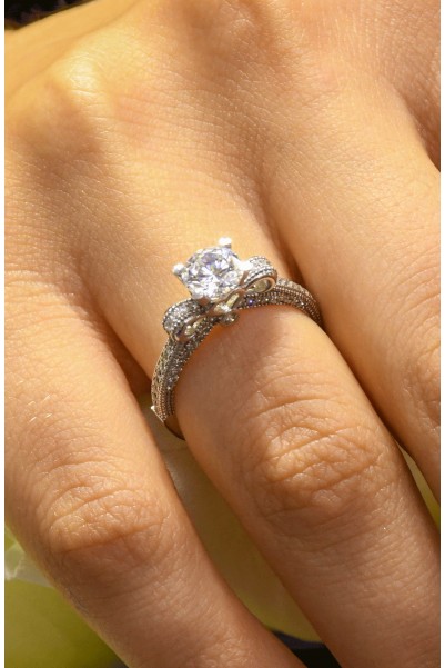 YAN KOLLARI TAŞLI TEKTAŞ YÜZÜK 14 AYAR A026792