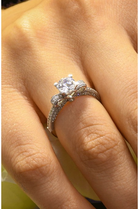 YAN KOLLARI TAŞLI TEKTAŞ YÜZÜK 14 AYAR A026792