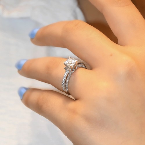 YAN KOLLARI TAŞLI TEKTAŞ YÜZÜK 14 AYAR A026797 YAN KOLLARI TAŞLI TEKTAŞ YÜZÜK 14 AYAR A026797