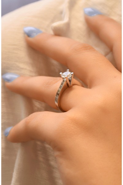 YAN KOLLARI TAŞLI TEKTAŞ YÜZÜK 14 AYAR A026801 YAN KOLLARI TAŞLI TEKTAŞ YÜZÜK 14 AYAR A026801