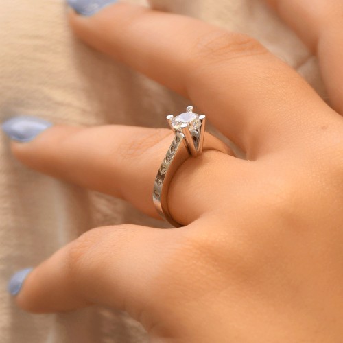 YAN KOLLARI TAŞLI TEKTAŞ YÜZÜK 14 AYAR A026801 YAN KOLLARI TAŞLI TEKTAŞ YÜZÜK 14 AYAR A026801