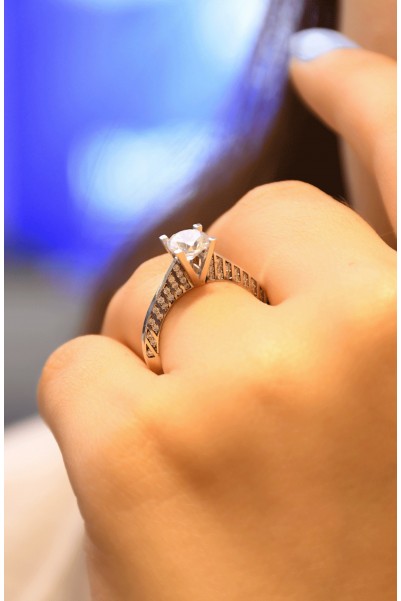 YAN KOLLARI TAŞLI TEKTAŞ YÜZÜK 14 AYAR A026814