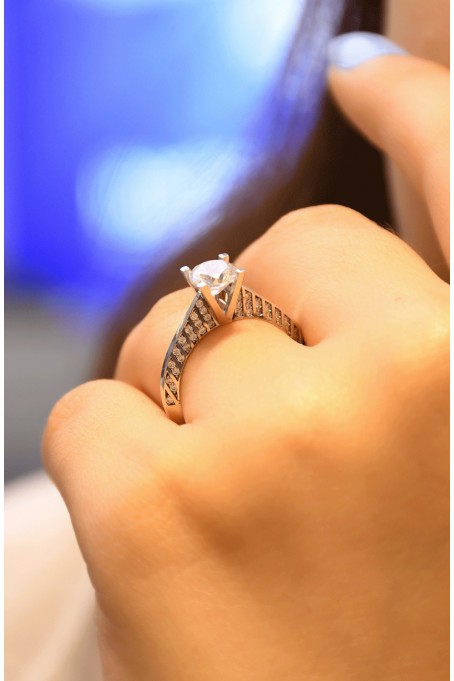 YAN KOLLARI TAŞLI TEKTAŞ YÜZÜK 14 AYAR A026814