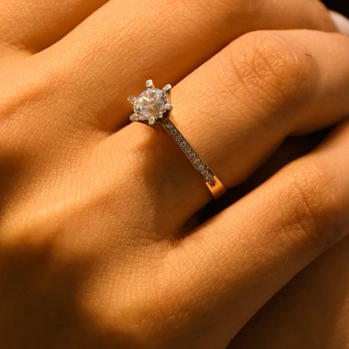 YAN KOLLARI TAŞLI TEKTAŞ YÜZÜK 14 AYAR AT02471 YAN KOLLARI TAŞLI TEKTAŞ YÜZÜK 14 AYAR AT02471