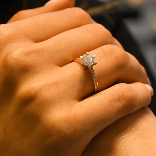 YAN KOLLARI TAŞLI TEKTAŞ YÜZÜK 14 AYAR AT02471 YAN KOLLARI TAŞLI TEKTAŞ YÜZÜK 14 AYAR AT02471